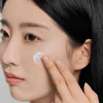 کرم ضدلک روشن کننده و مرطوب کننده سنتلا اسکین 1004 SKIN1004 Madagascar CENTELLA Tone Brightening Capsule Cream - Image 2