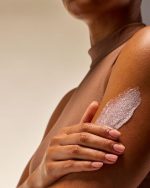 اسکراب بدن لایه بردار و درخشان کننده لومینس بث اند بادی Bath and body luminous body scrub - Image 2
